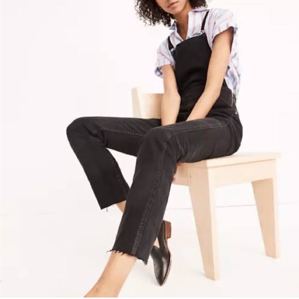 Madewell Skinny Overalls in Black Wash
Size XS